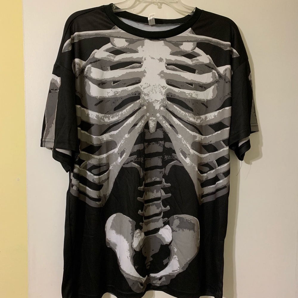 Men’s skeleton shirt.    never worn !